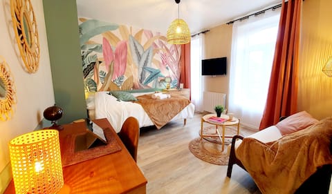 Successful Airbnb property: Chic & cozy Jungle studio - Metro, train station, parking in Roubaix