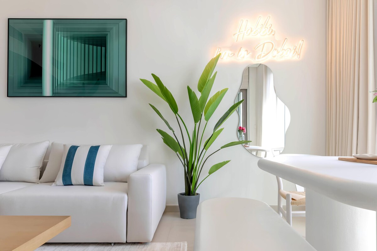 Top performing Airbnb: Downtown Burj Views 5 min walk to Dubai Mall in Za'abeel Second