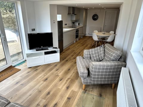 Top Airbnb: Island Sea View Escape - Relaxing Coastal Escape in Isle Of Wight