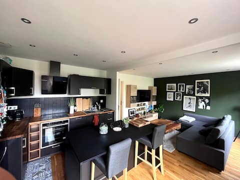 Top performing Airbnb: At Victor’s : 3 rooms in the heart of the city in Issy Les Moulineaux