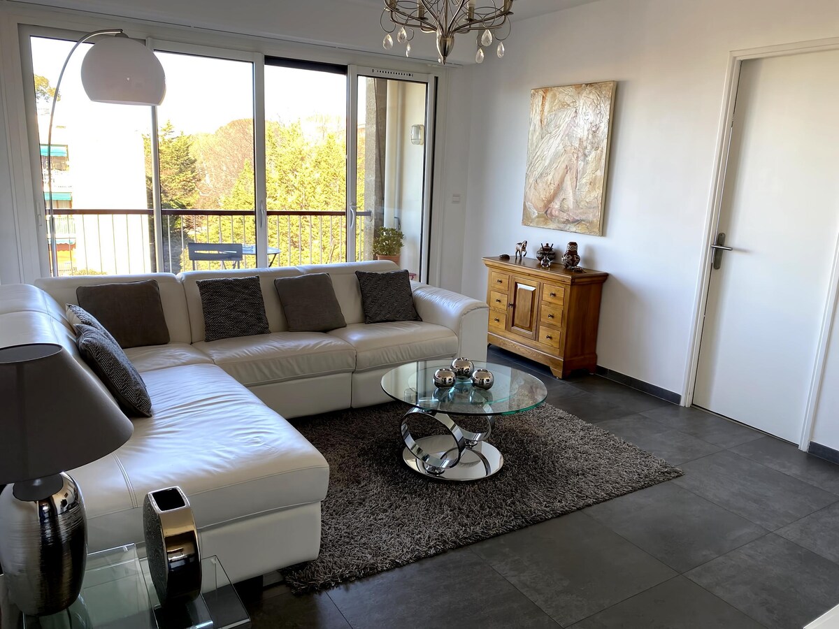 Leistungsstarkes Airbnb: Time for a stopover
with private parking in Marseille 8e Arrondissement