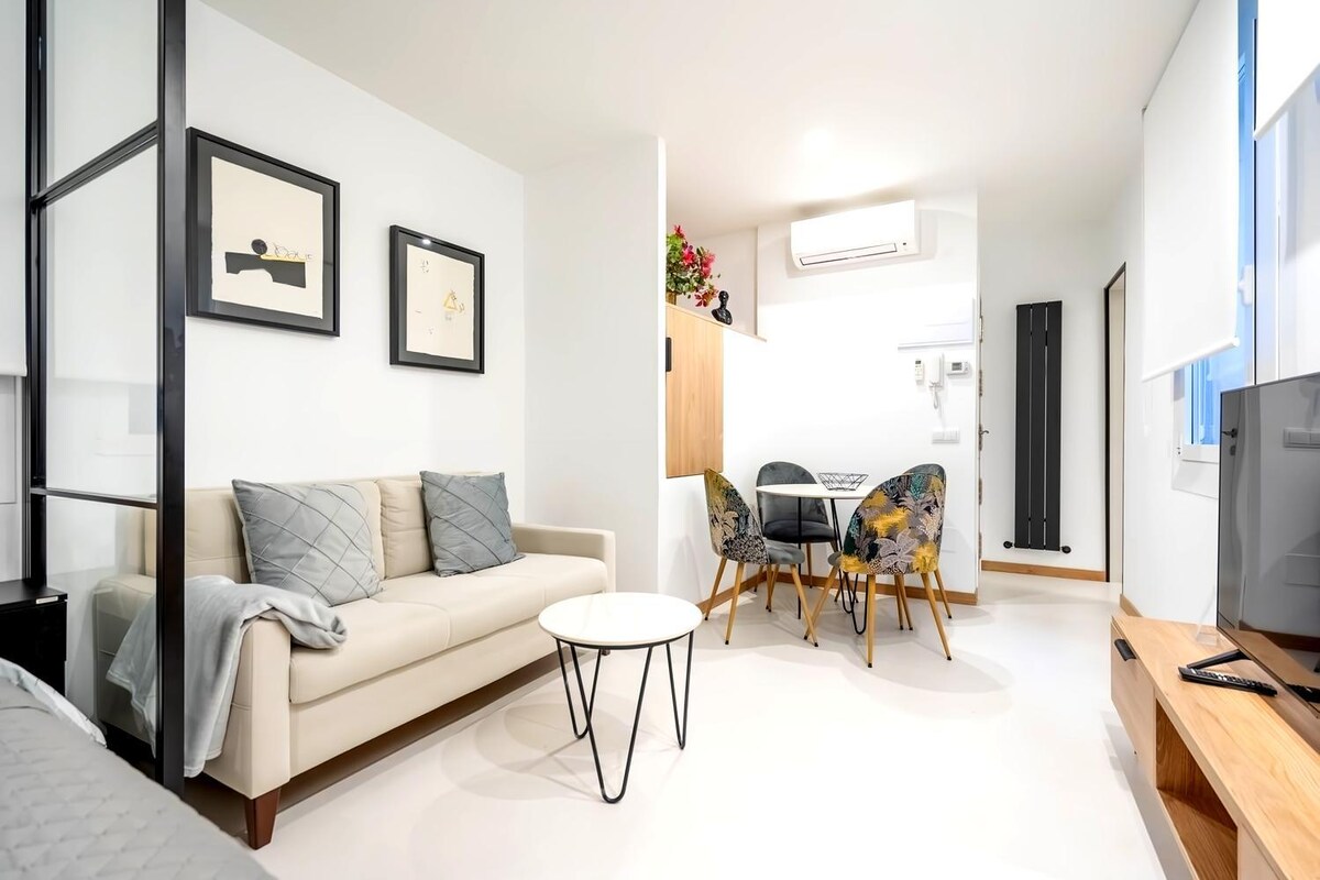 Top Airbnb: Enigmatic apartment in Madrid/Long Stays in Chamberí