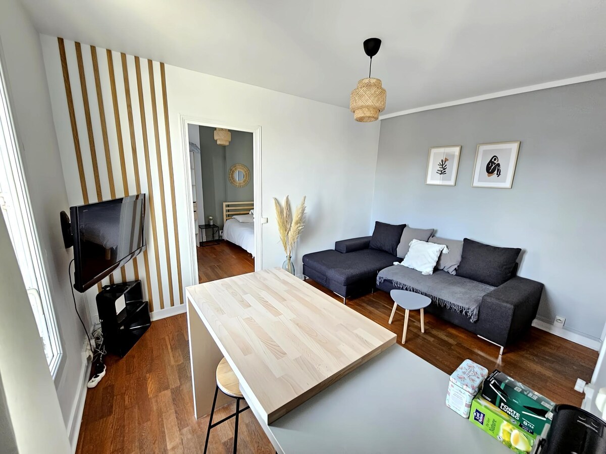 Popular Airbnb listing: Beautiful & Cosy flat with all facilities in Ivry Sur Seine