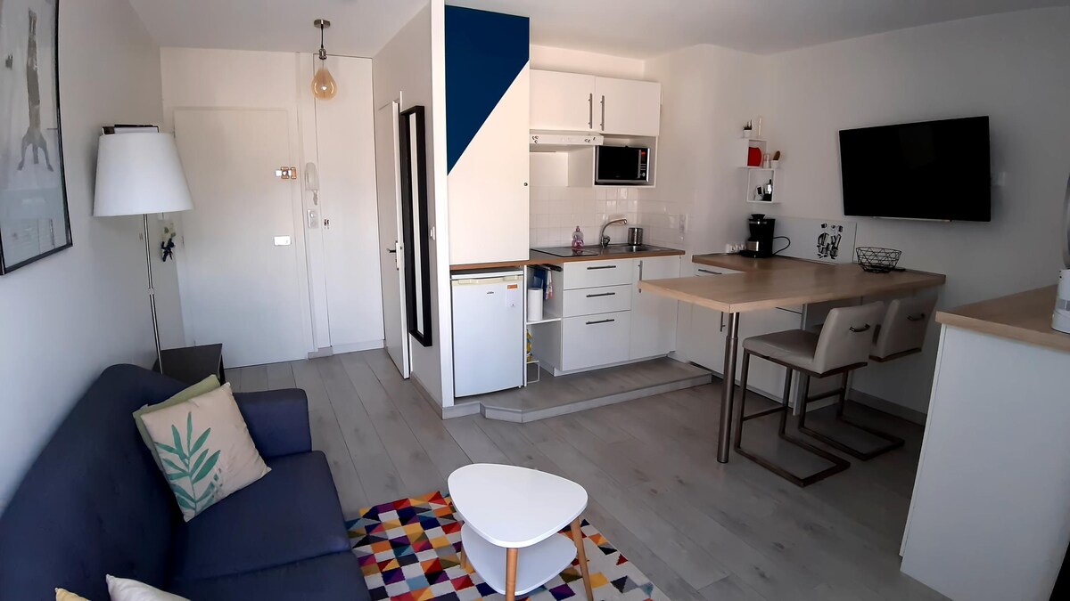 Top Airbnb: Charming studio & terrace with mountain view in Aix Les Bains