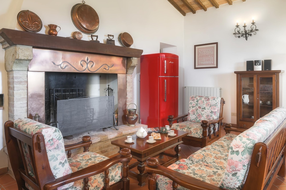 Top Airbnb: Unplug at a 17th-Century Farmhouse Enveloped by Olive Groves in Pienza