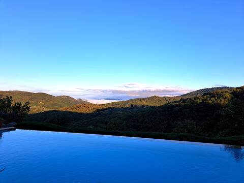 Tuscan house with private infinity pool