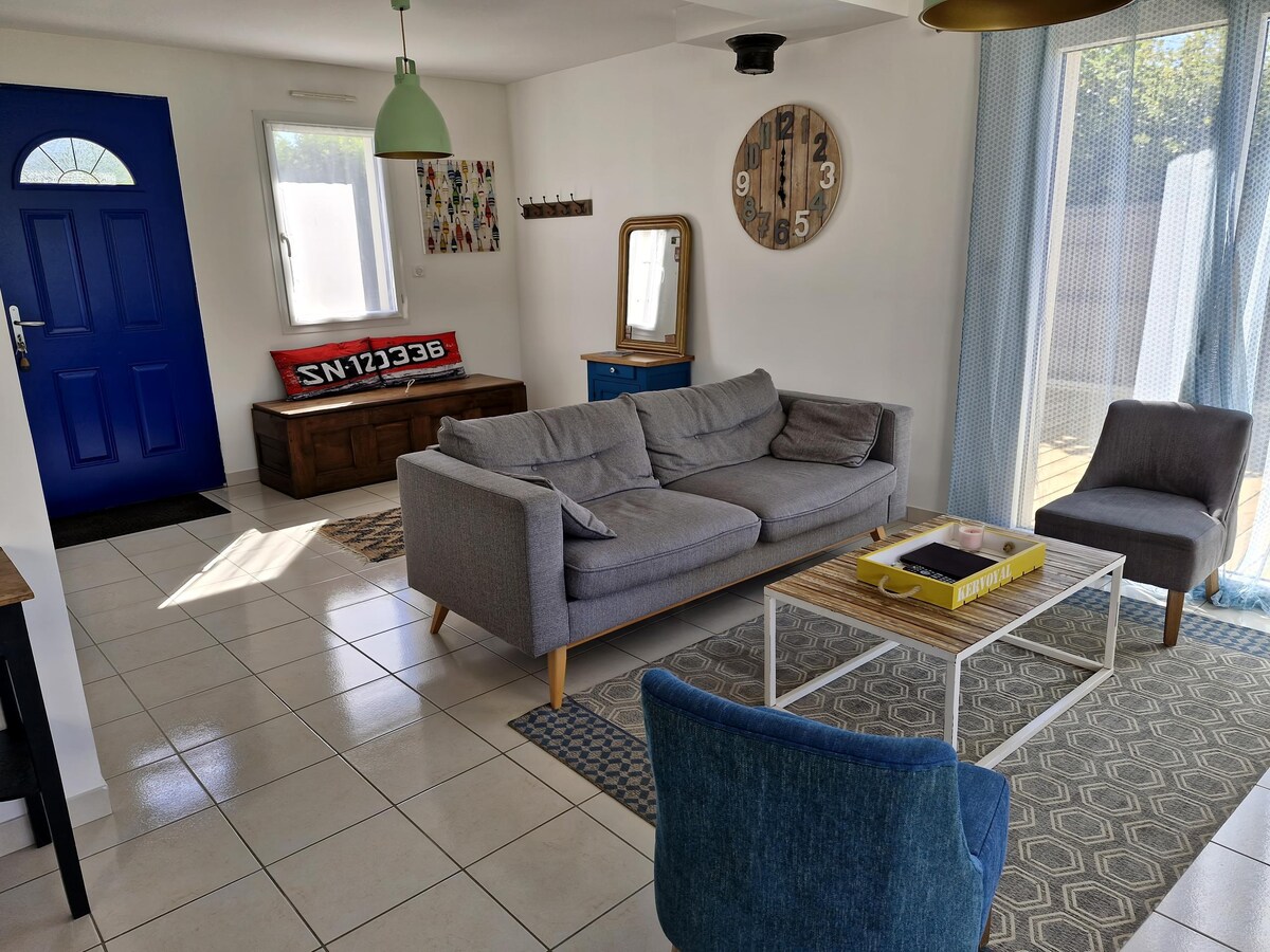 Top Airbnb: La Maison Bleue, in the center of the Gulf of Morbihan in Ambon