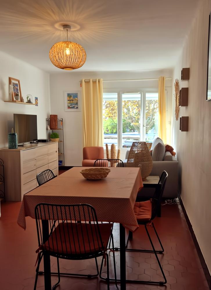 Top Airbnb: Le Zguing Appart • Charme, Port & parking in Sanary Sur Mer