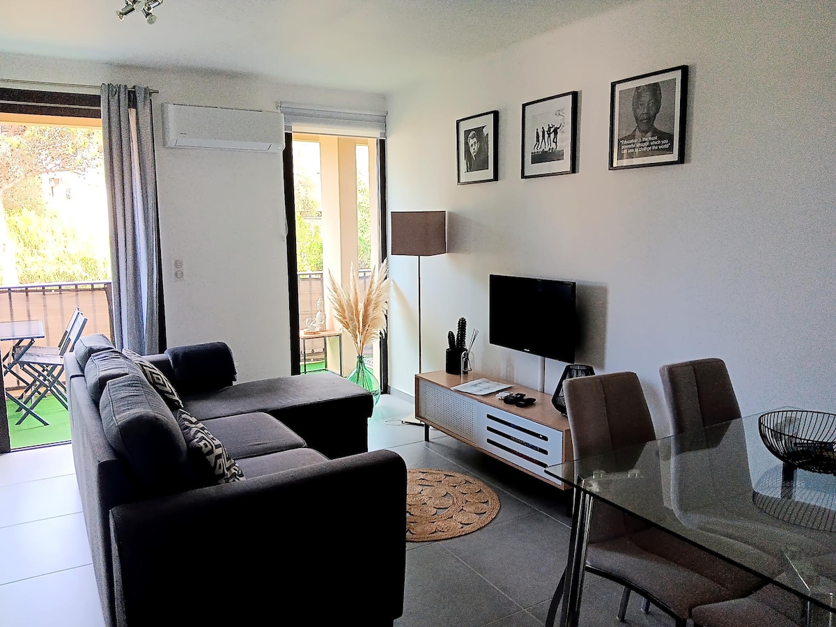 Popular Airbnb listing: Cozy apartment located 5 minutes from the beach in L'île Rousse