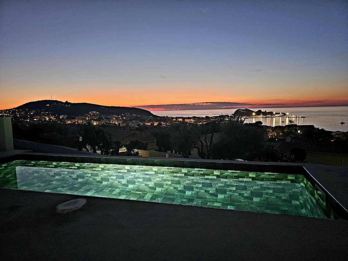 Leistungsstarkes Airbnb: Beautiful 2-room, breathtaking sea view, private pool in Monticello