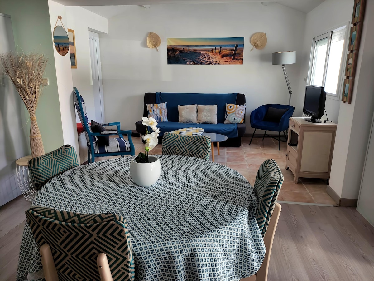 Successful Airbnb property: House in residence 5 minutes from the sea on foot in Vias