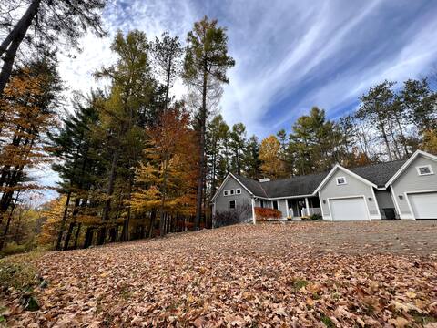 The Gray Owl: A Modern Cottage for 8