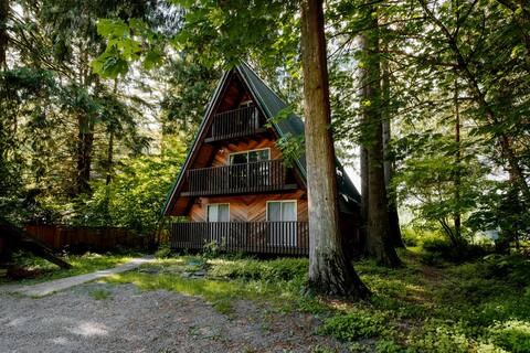 North Cascades Riverside A-Frame w/ Mt Baker Views