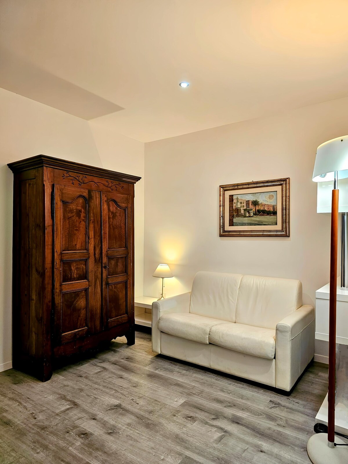 Annonce Airbnb populaire: Beautiful apartment in a prestigious 19th-century building à Sardegna