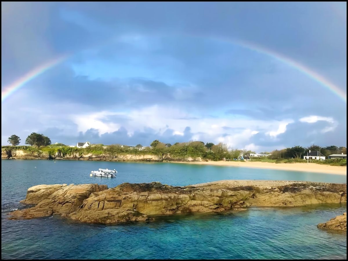 Top Airbnb: Walking distance to the beach - beautiful sea view for this apartment. in Ploemeur