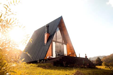 Beautiful A-frame Cottage with Hot Tub