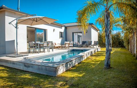 New villa with a pool and all comforts