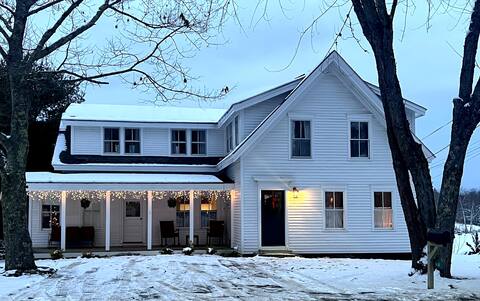 3 bdrm Farmhouse on the Blue Hill Peninsula