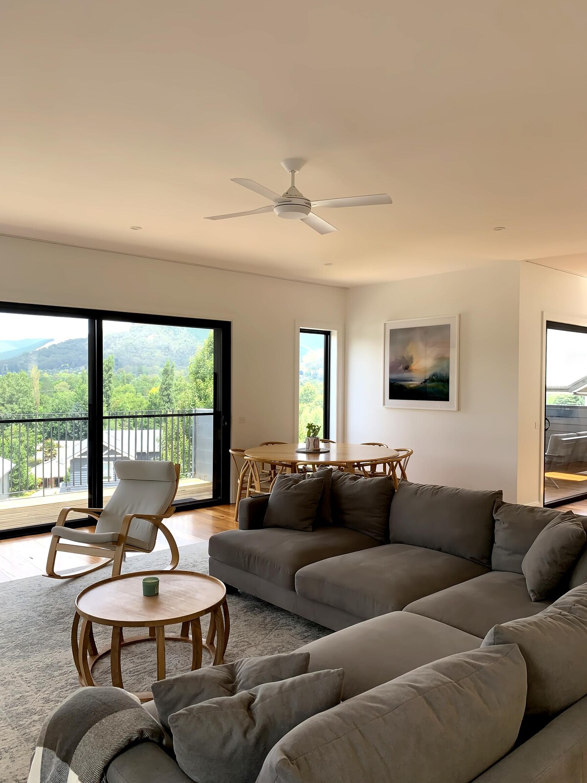 Popular Airbnb listing: A Mountain View. in Bright