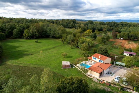 Casa Piano in a calm village enveloped by nature