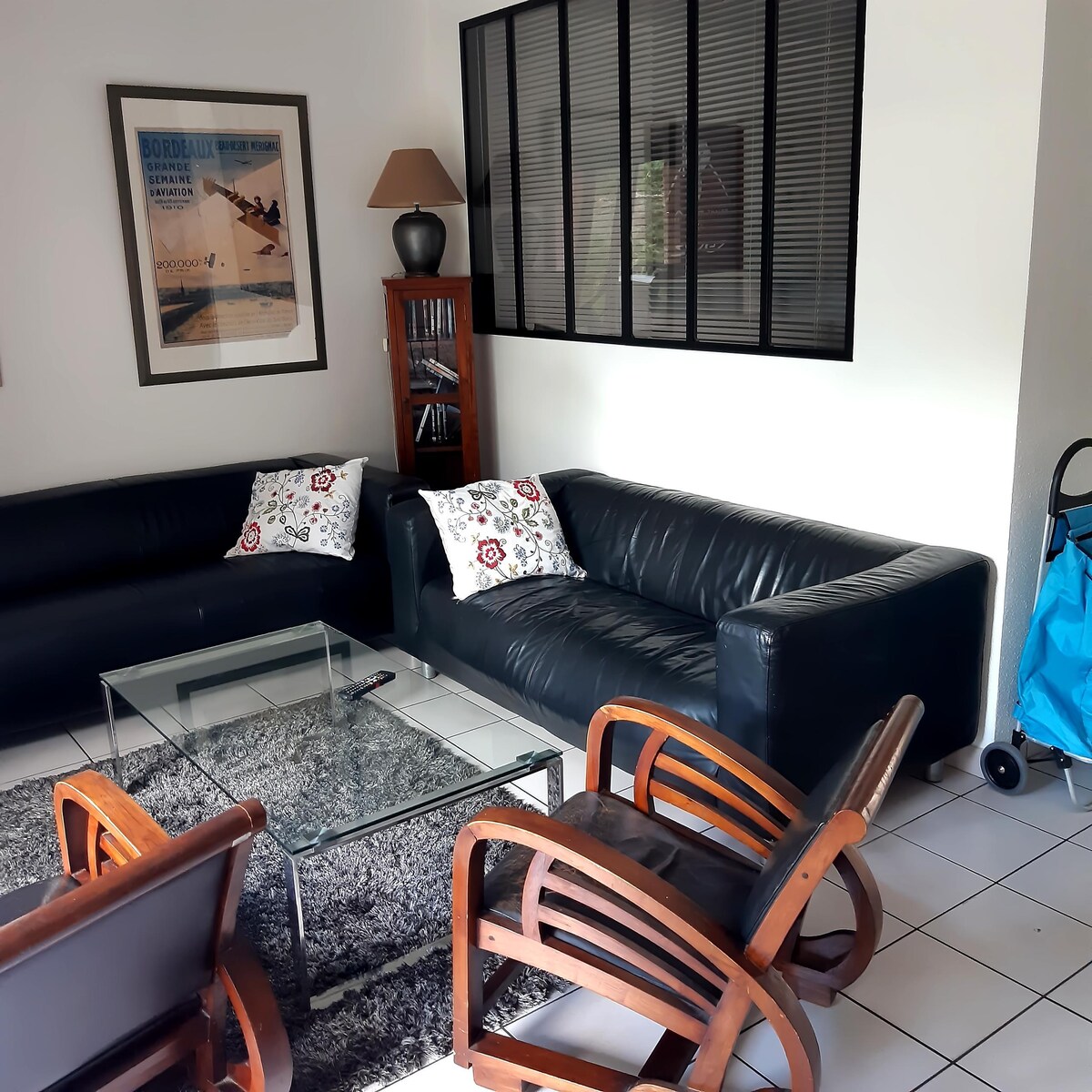 Popular Airbnb listing: House 6 people/garden/communal pool/parking in Talence