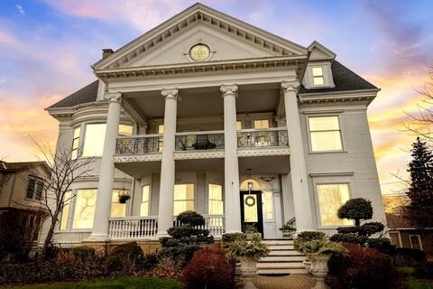 Gorgeous historical mansion on Lake Michigan