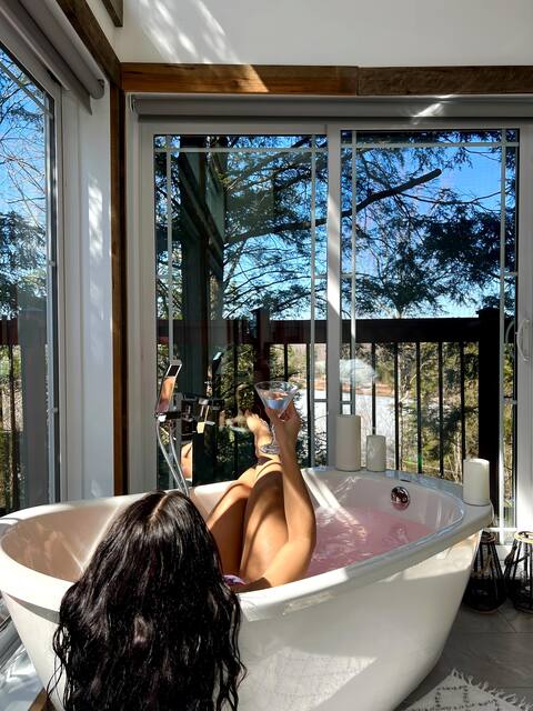 LoveNestChalet | Hot tub, Fireplace & Lake