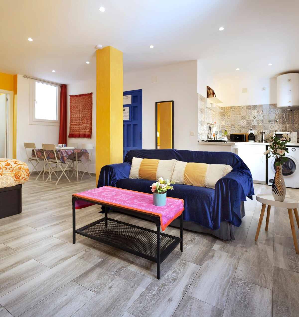 Popular Airbnb listing: 5' to the beach, 10' to train station in La Princesa