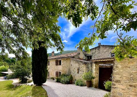 Annonce Airbnb populaire: Drouine Bastide à Ménerbes