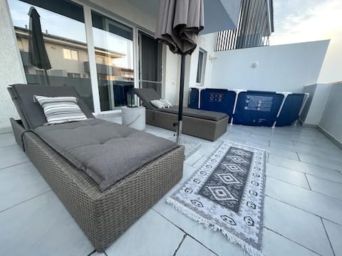 100 sqm flat - Pool/Netflix/Garage/2xBath/2xTV