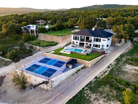 The Manor on Lake Travis w/ 2 Pickleball and Pool