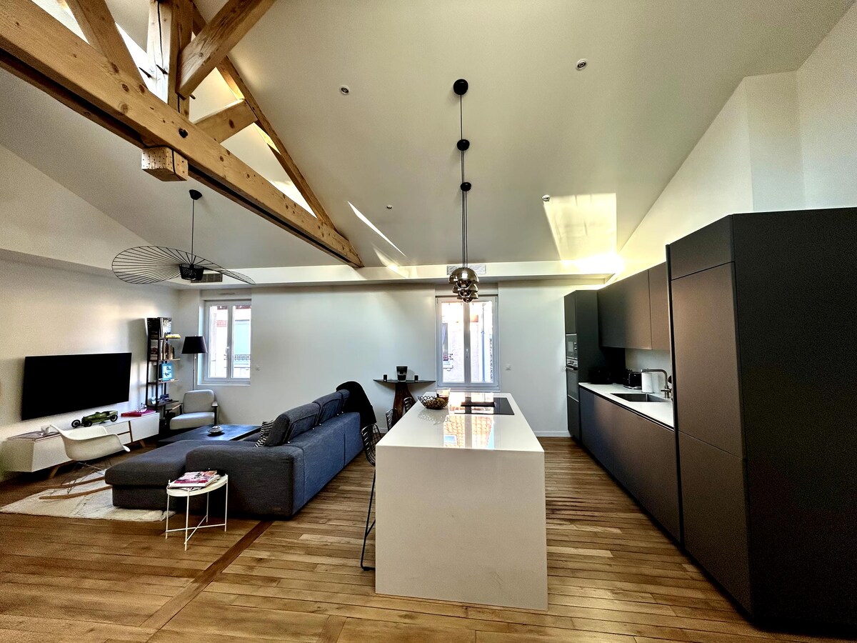 Annonce Airbnb populaire: Air-conditioned apartment + parking in the center of Reims à Reims