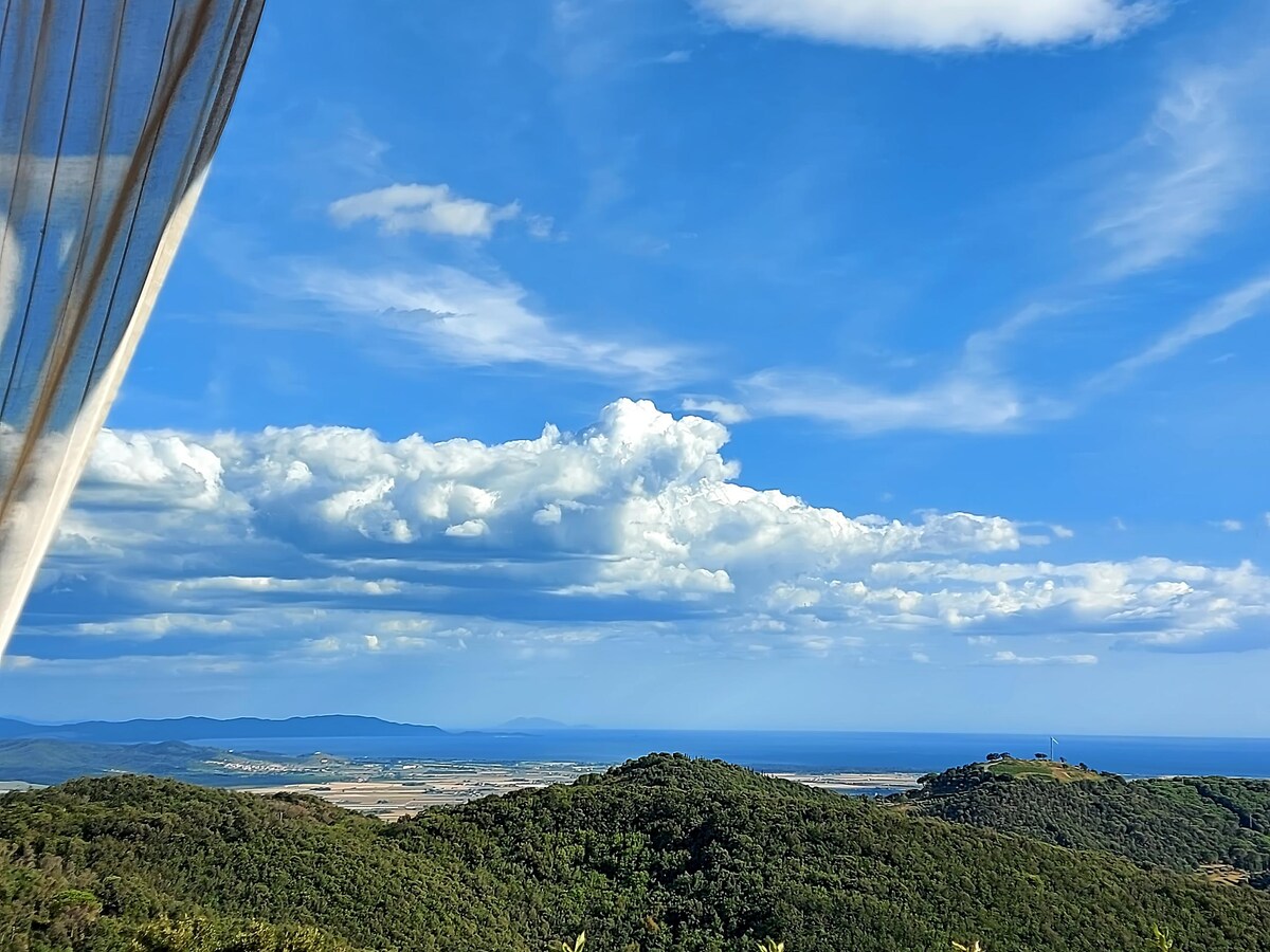 Top Airbnb: Apartment in country house with panoramic view in Campiglia Marittima