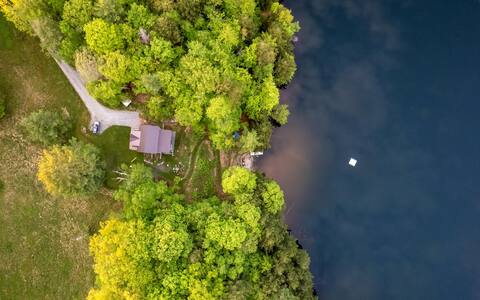 Lakefront Winter Retreat -45 Minutes to Killington