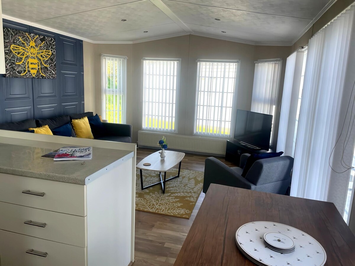 Popular Airbnb listing: Lakes edge view in Cumbria