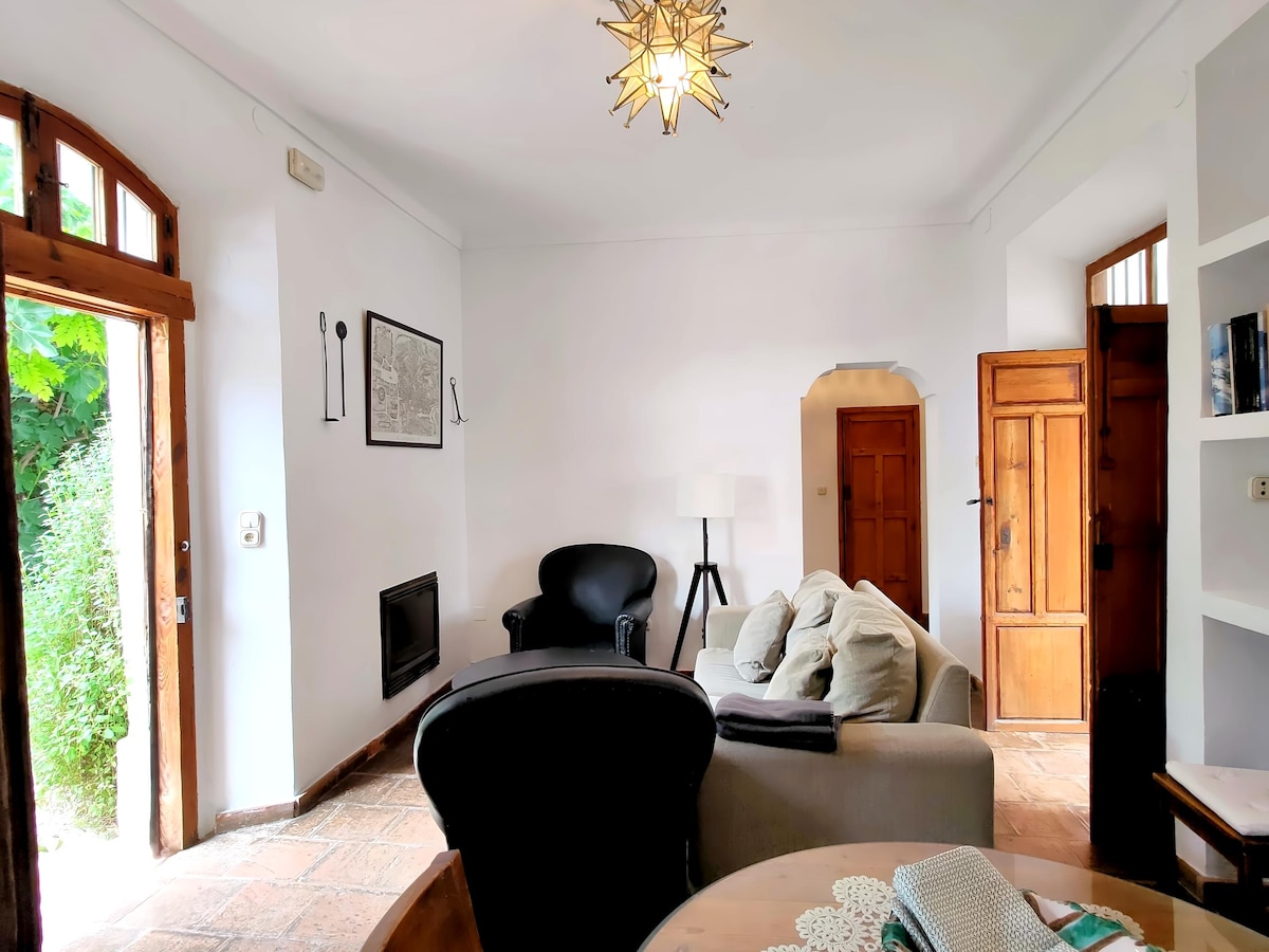 Top performing Airbnb: Charming house, 3 km from Granada | Apt Atrojes in Granada