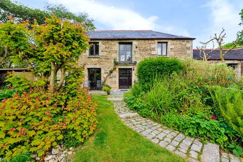 Tawnawood - Traditional Cornish Stone Cottage