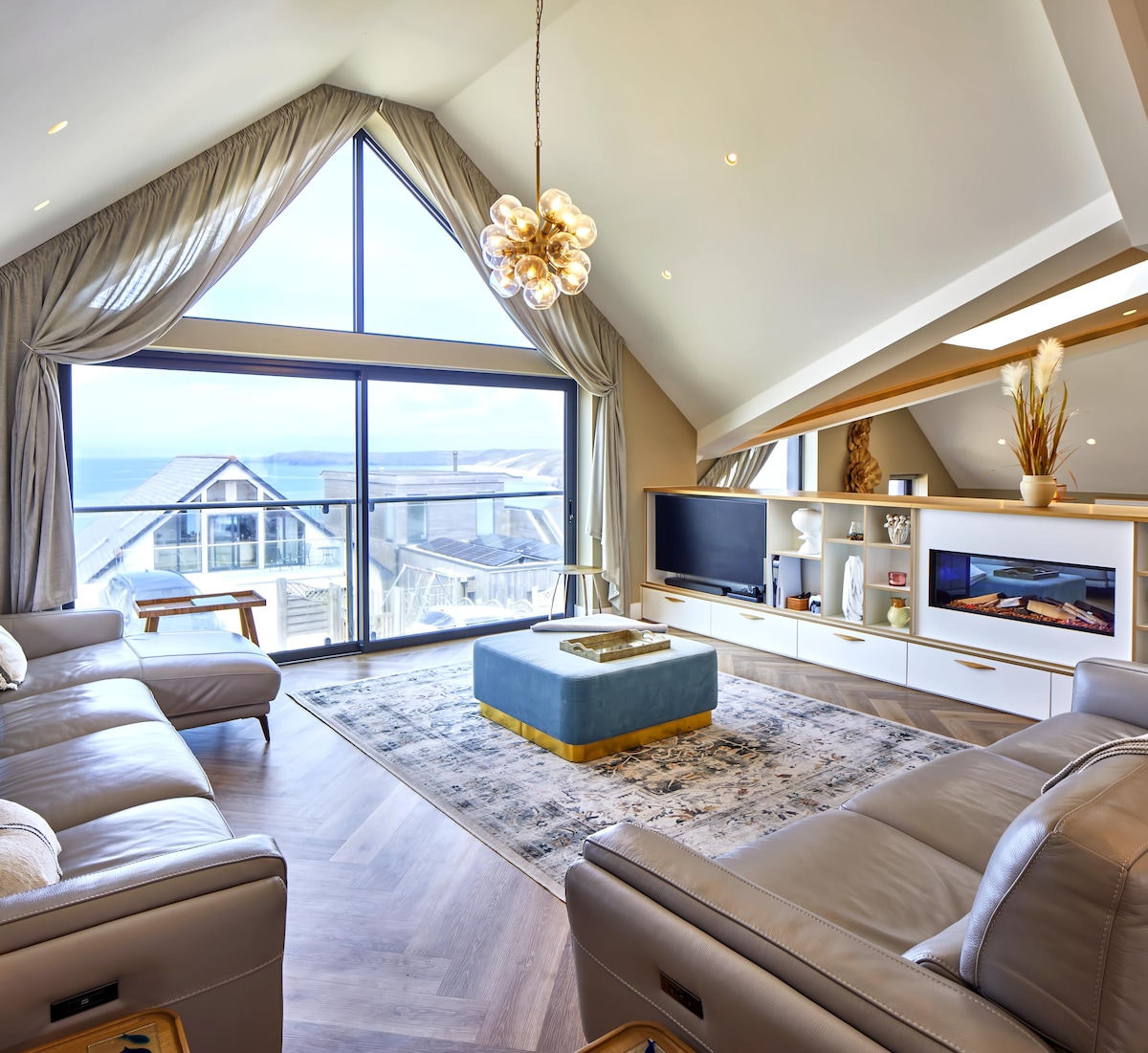 Popular Airbnb listing: Luxury Home Near Surf Beach & Restaurants in Perranzabuloe