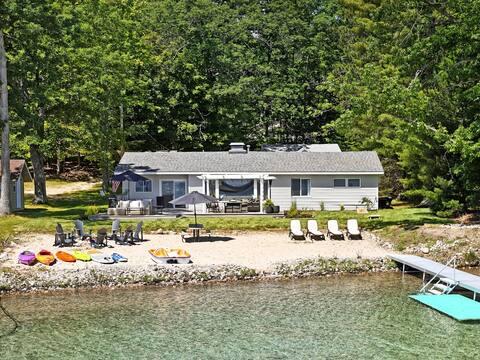 Higgins Lakefront*Guest house*peddle boat*fire pit