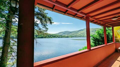 House with private access to the lake
