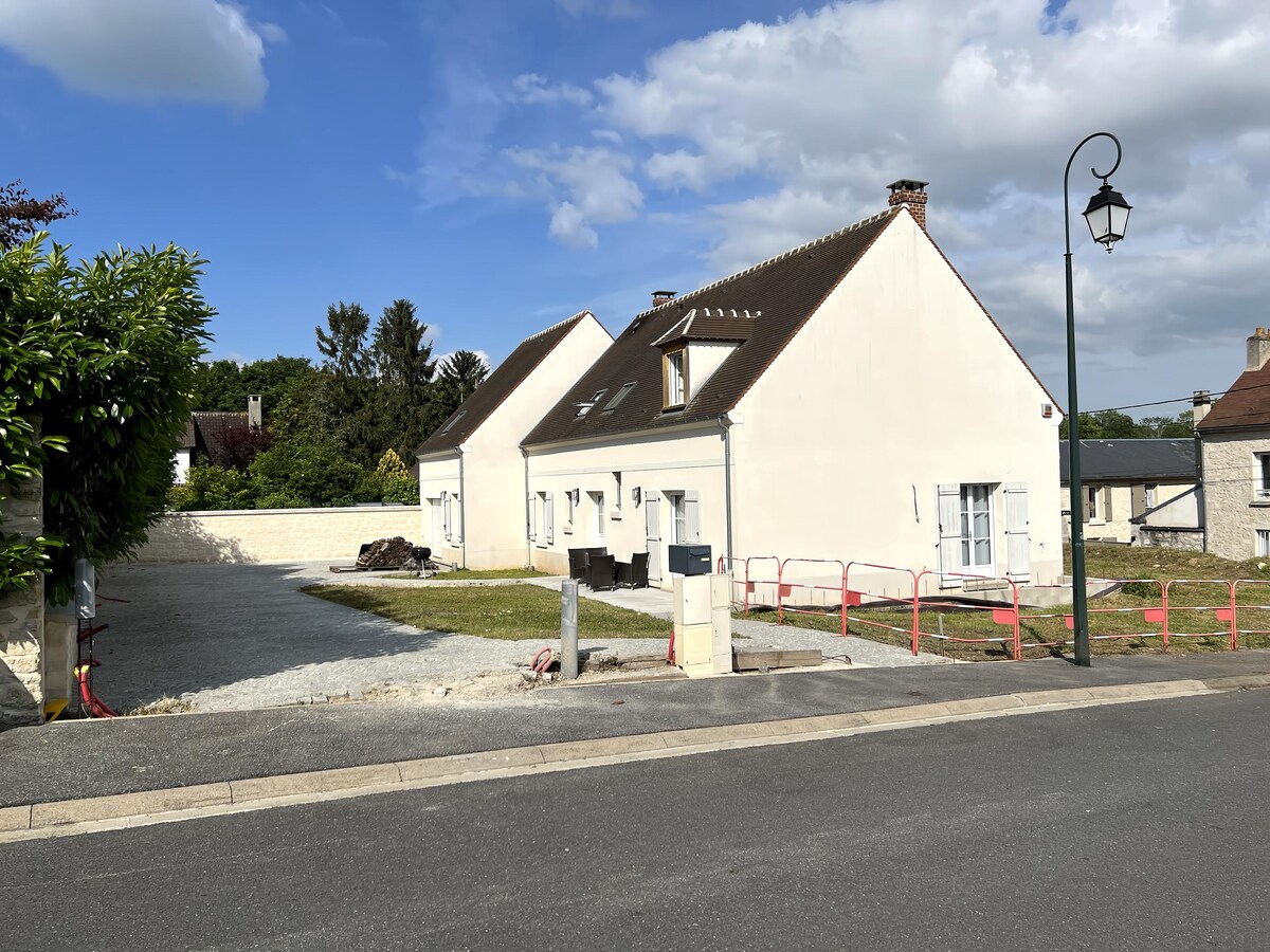 Top performing Airbnb: House Senlis, Villevert Neighborhood in Senlis