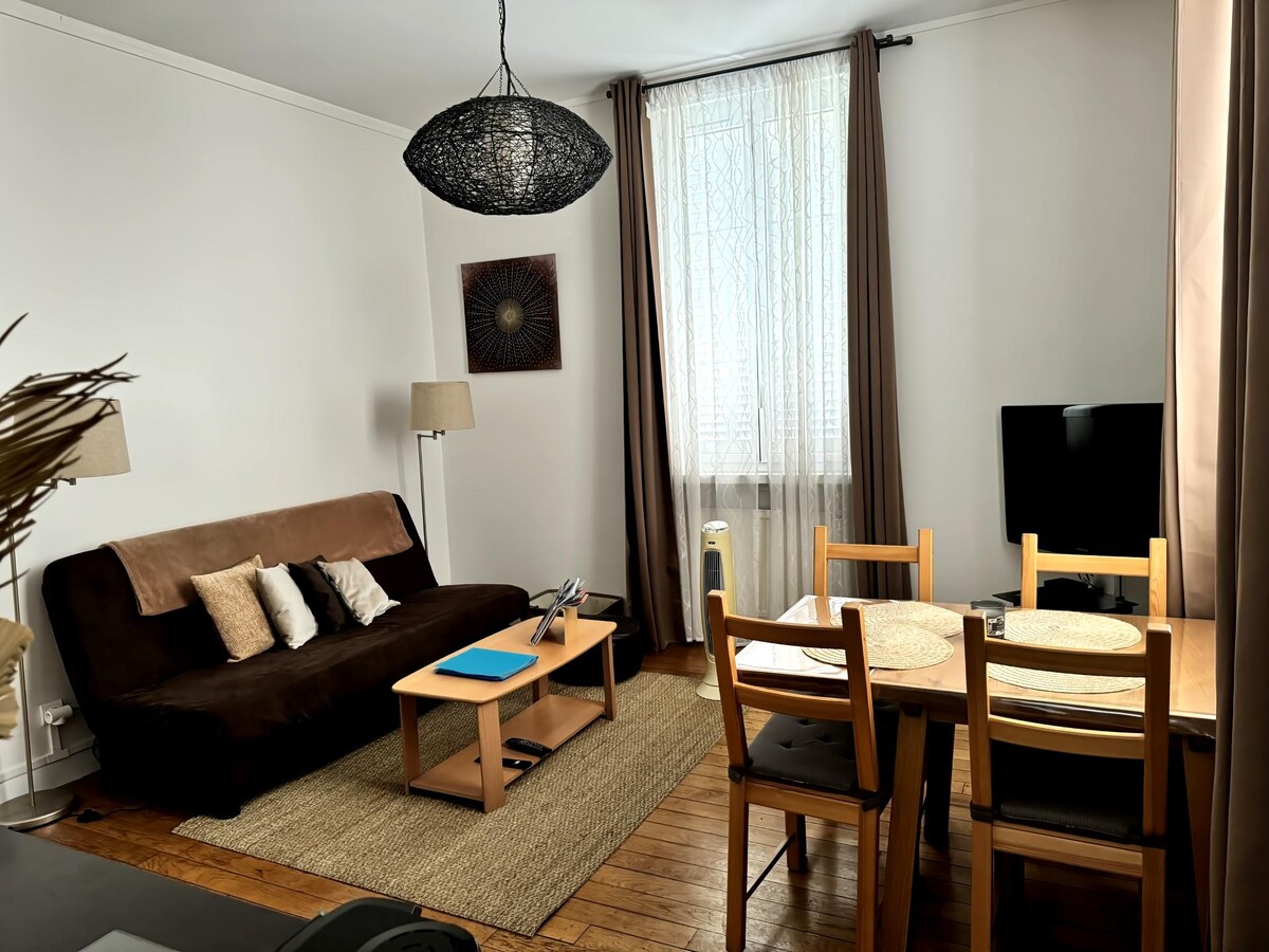 Top Airbnb: Charming 3-star 2-bedroom apartment in villa – private pkg in Aix Les Bains