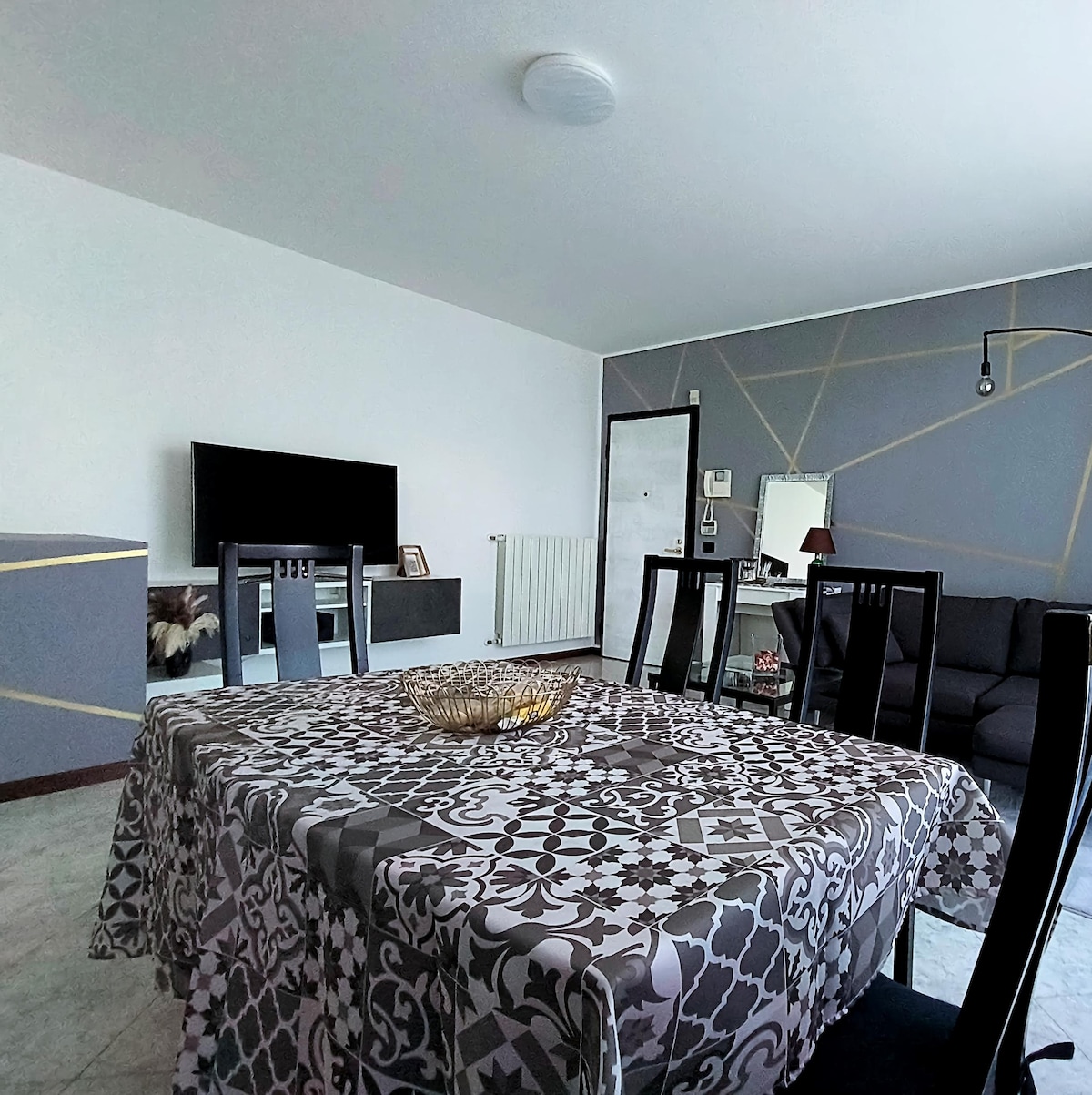 Popular Airbnb listing: Home sweer Home in Milano