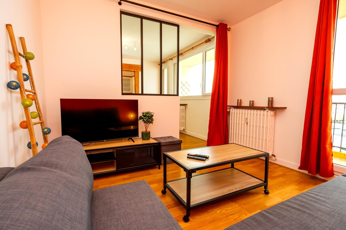 Top performing Airbnb: Le Fleuri - Cathedral & Downtown View on foot in Eure Et Loir