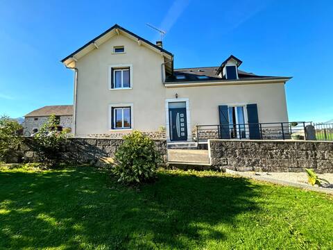 Comfortable cottage with pool, in the Pyrenees