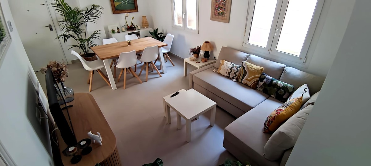 Top performing Airbnb: Beautiful apartment next to the cathedral in La Merced