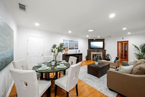 Modern 4BR 1.5BA W/Hot Tub & Pool Table