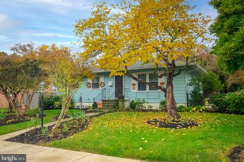 Quaint home in charming town