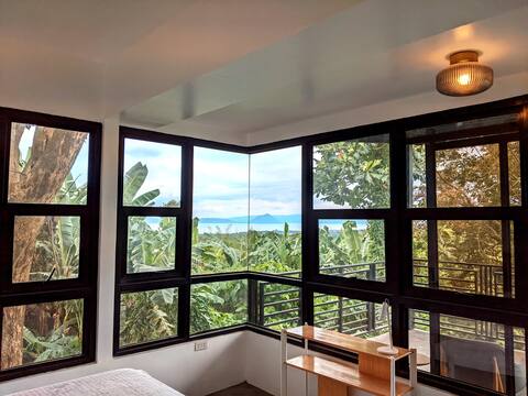 The Taal Glass Cabin by KumaKabin