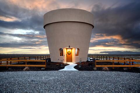 Flower Pot: Unique Stay w/Hot Tub+Rooftop Patio